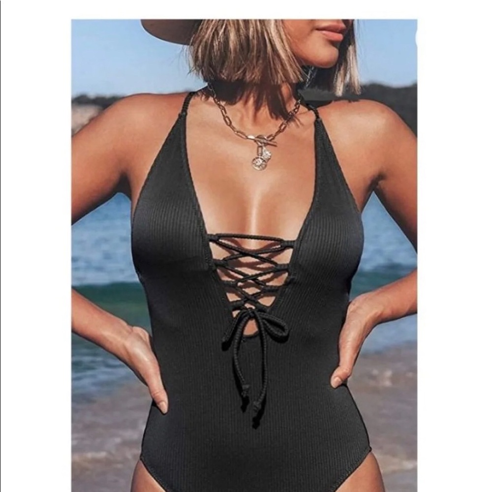 CUPSHE Women's Solid Color V Neck Lace Up One Piece Swimsuit
